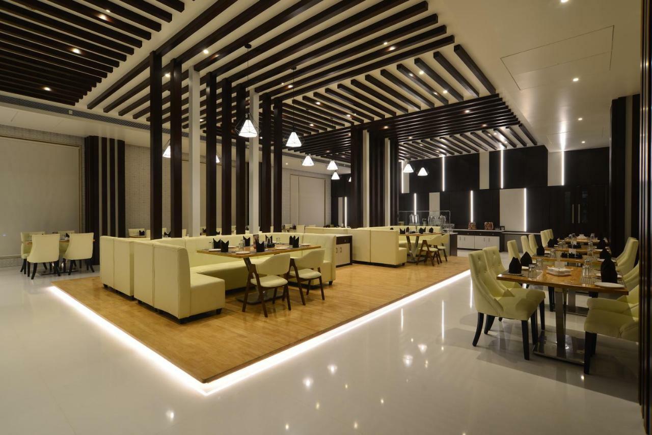 Hotel Jhankar Palace Dhule Экстерьер фото