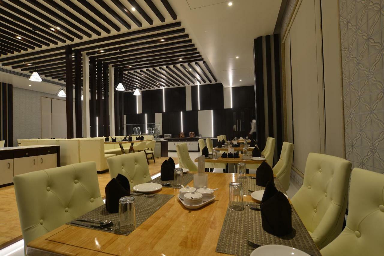 Hotel Jhankar Palace Dhule Экстерьер фото