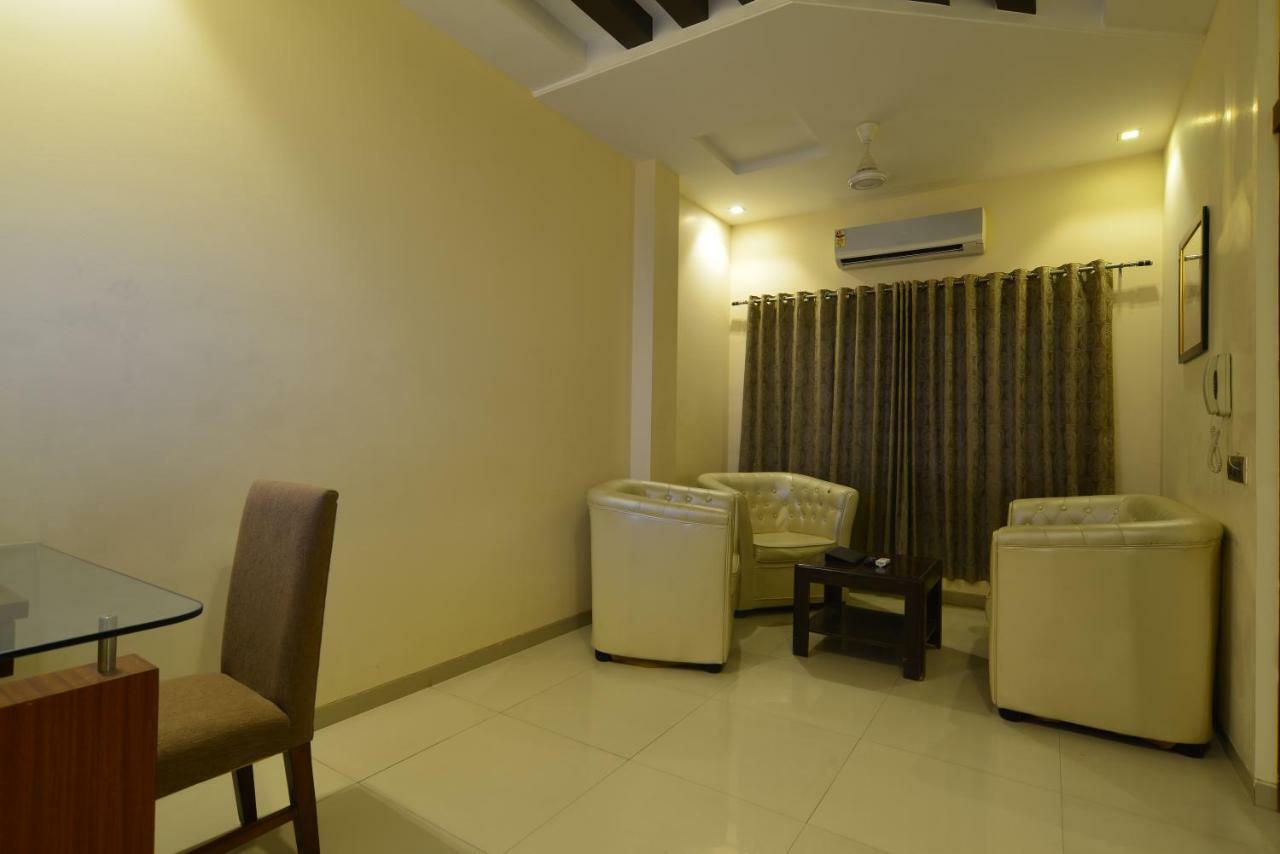 Hotel Jhankar Palace Dhule Экстерьер фото