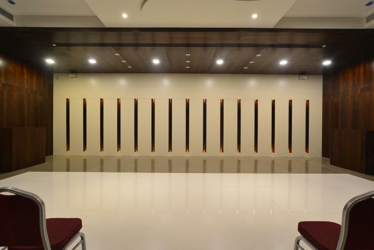 Hotel Jhankar Palace Dhule Экстерьер фото