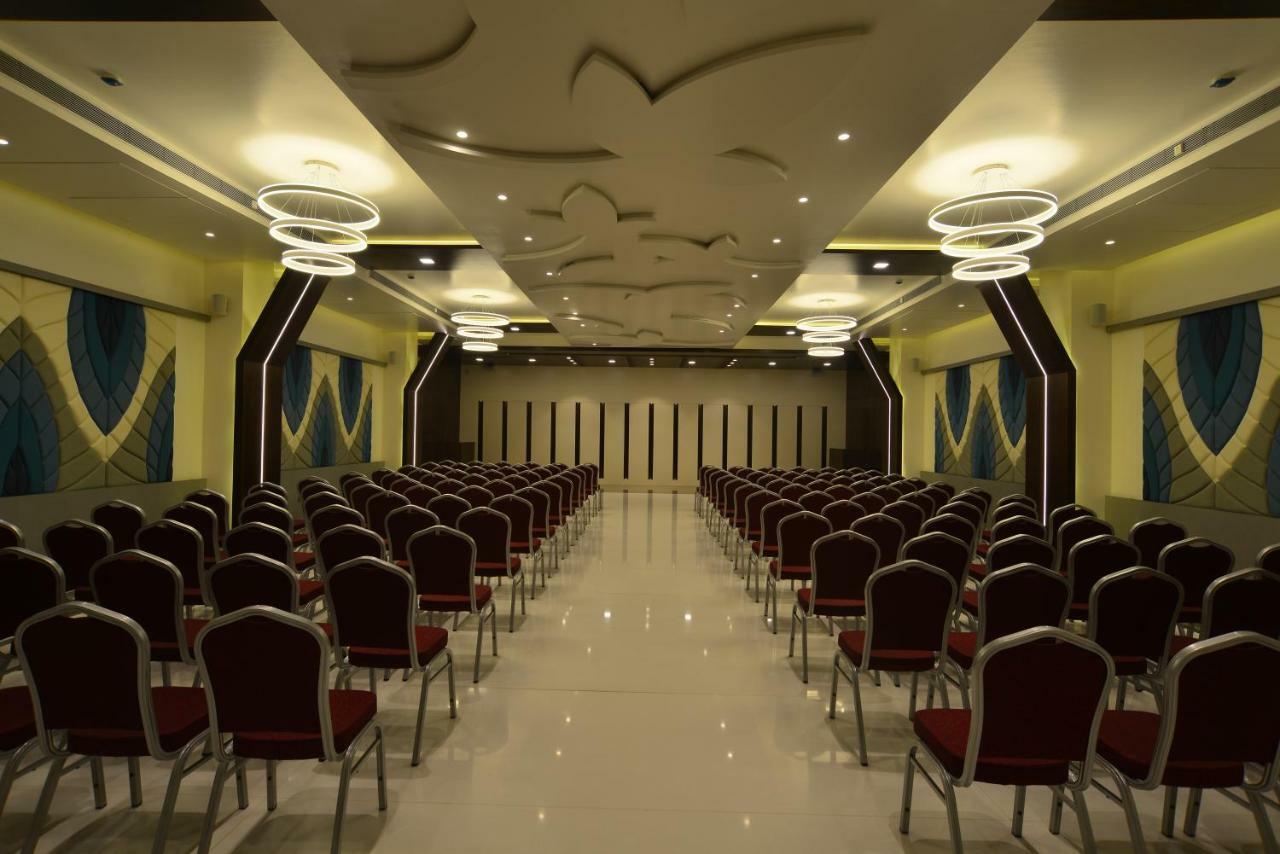 Hotel Jhankar Palace Dhule Экстерьер фото