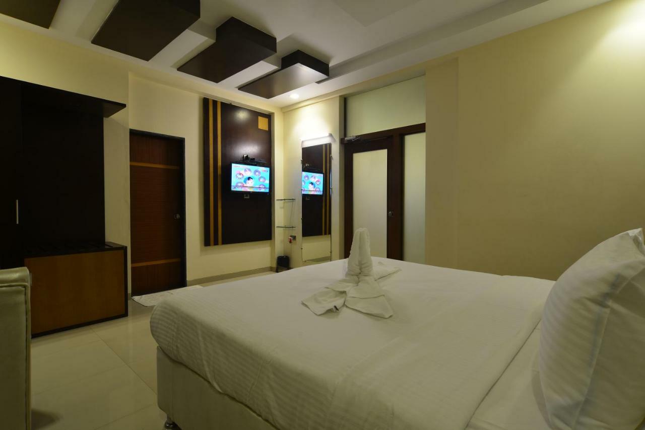 Hotel Jhankar Palace Dhule Экстерьер фото