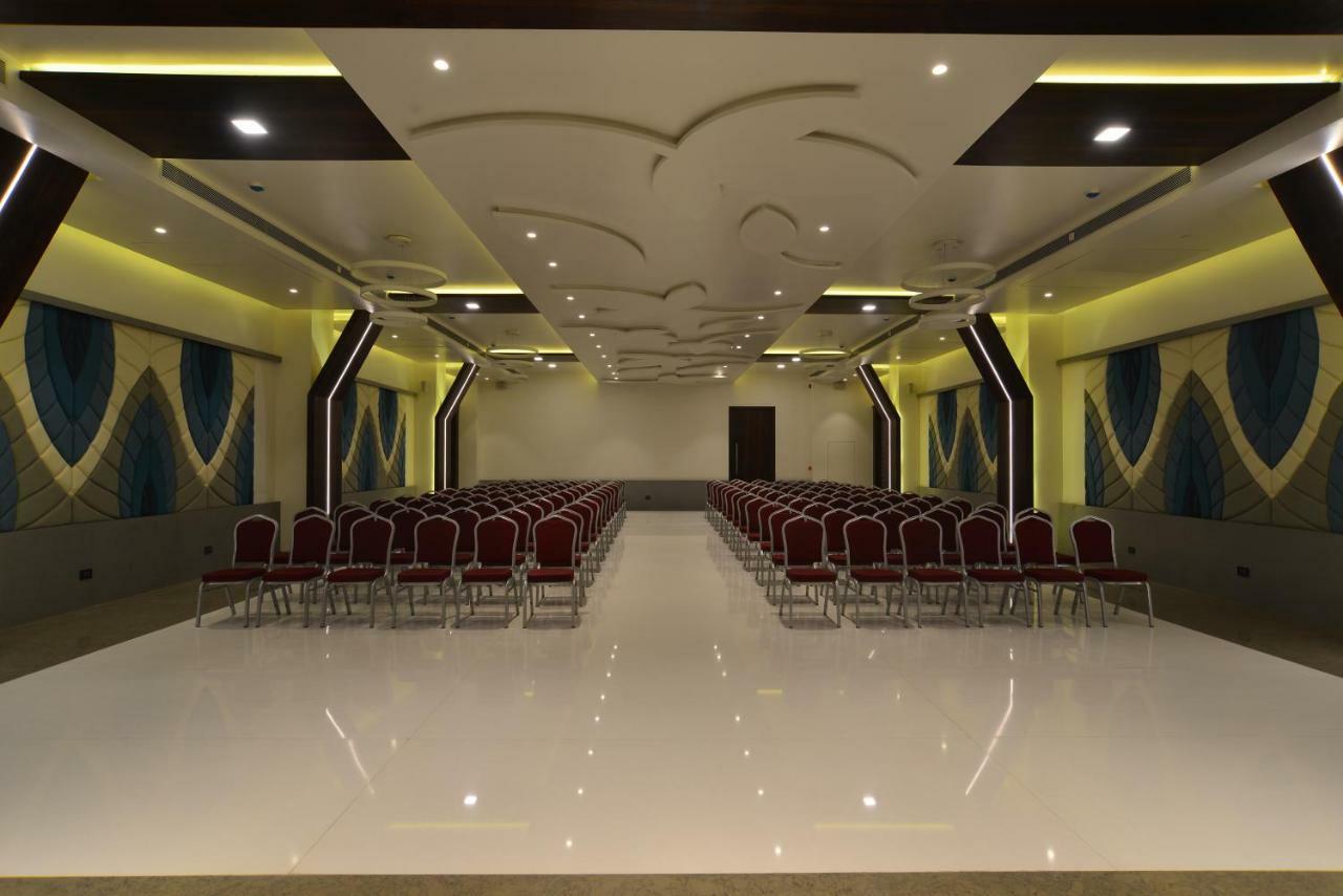Hotel Jhankar Palace Dhule Экстерьер фото