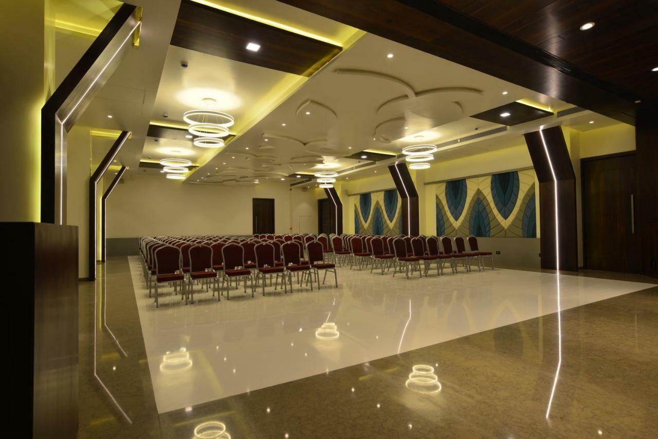 Hotel Jhankar Palace Dhule Экстерьер фото