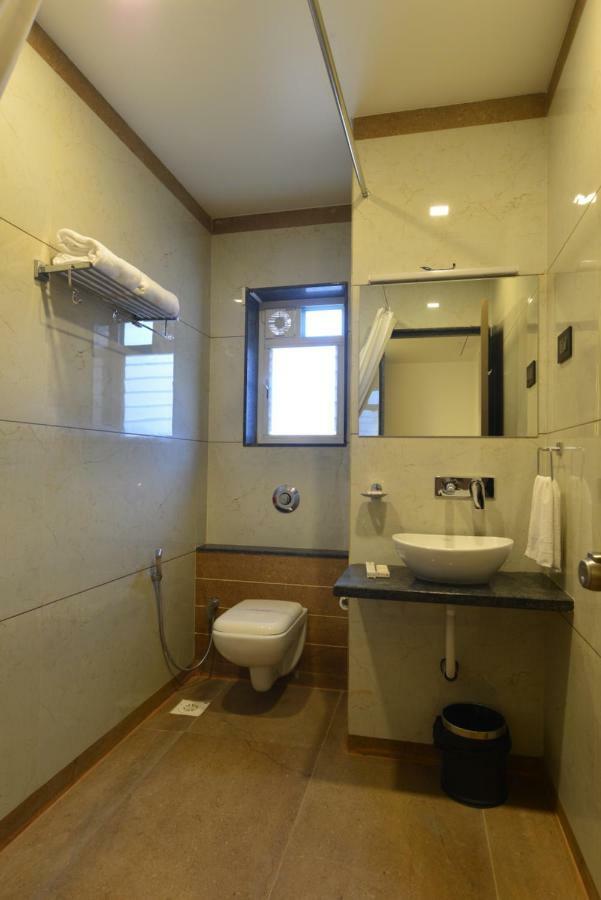 Hotel Jhankar Palace Dhule Экстерьер фото