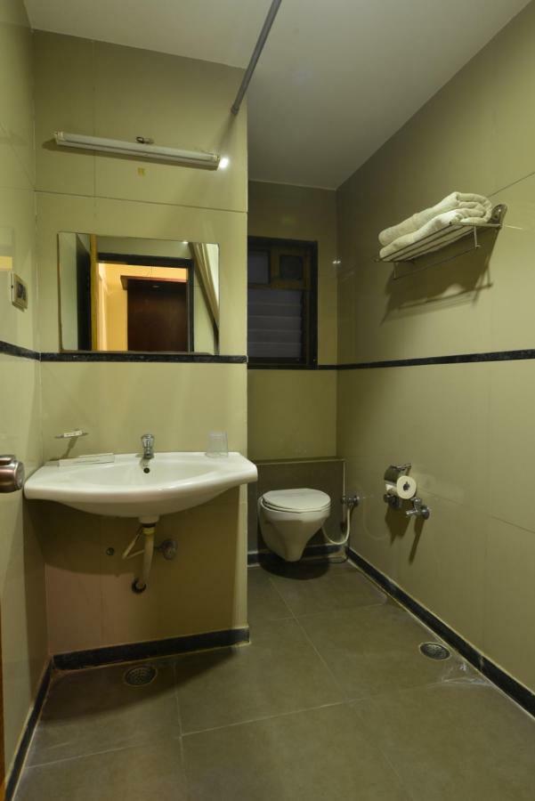 Hotel Jhankar Palace Dhule Экстерьер фото