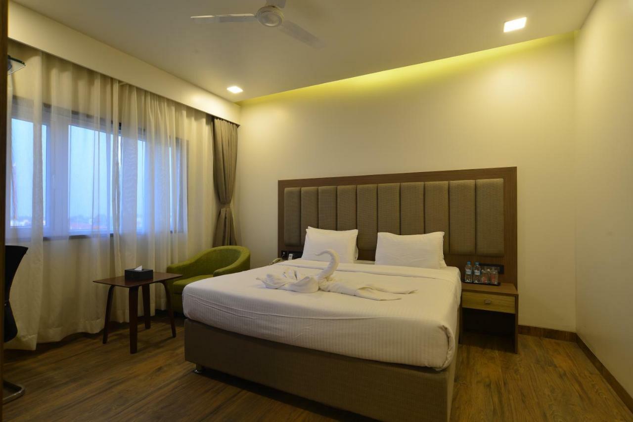 Hotel Jhankar Palace Dhule Экстерьер фото