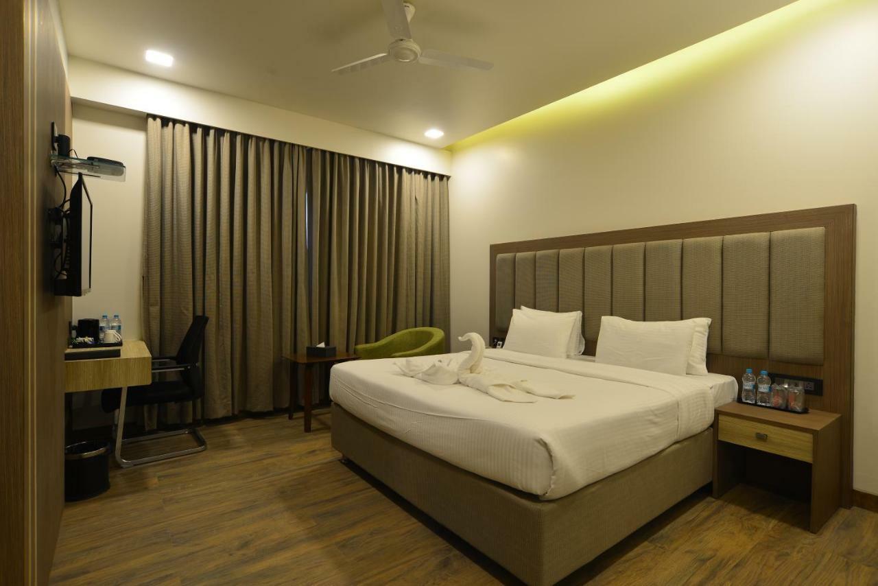 Hotel Jhankar Palace Dhule Экстерьер фото