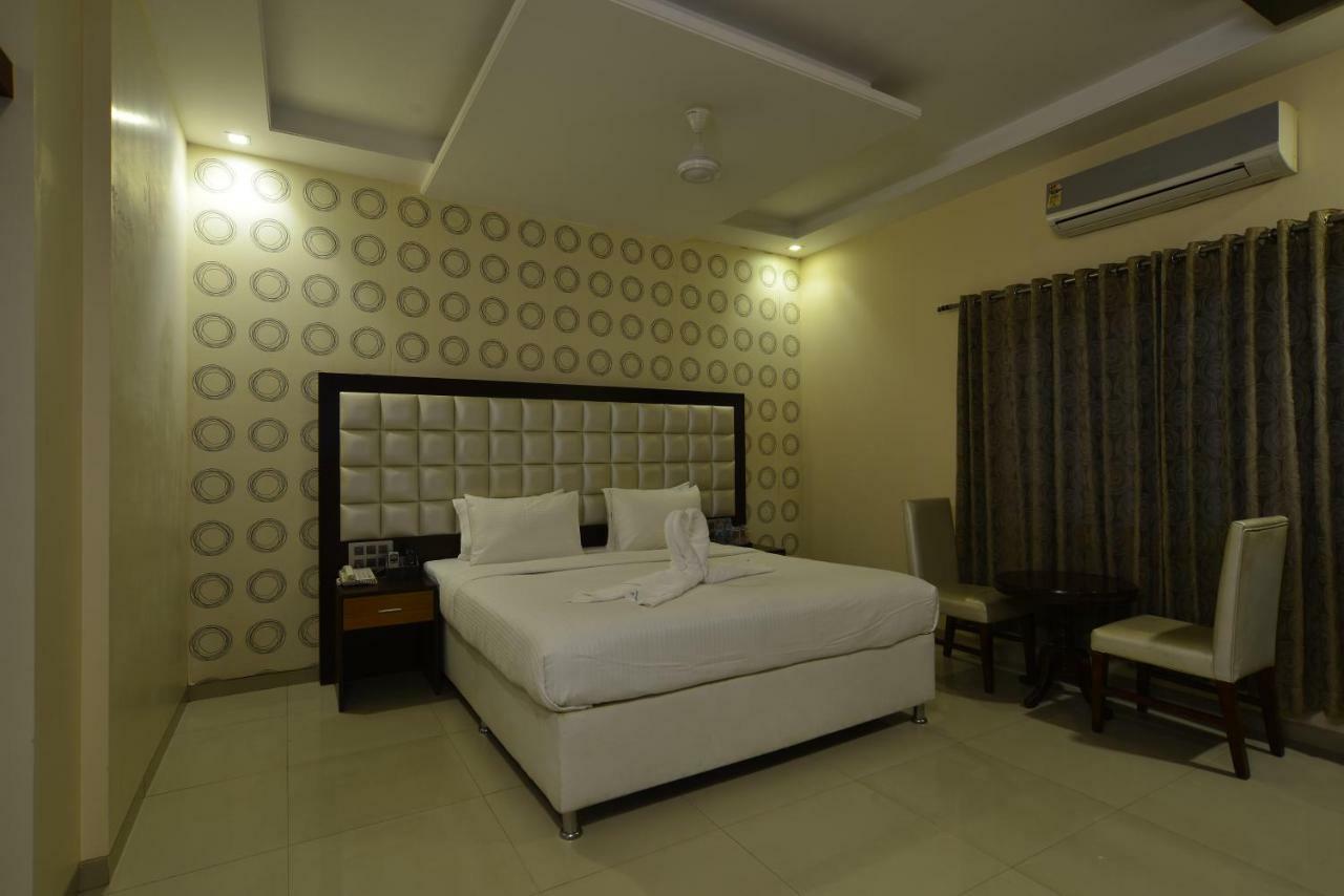 Hotel Jhankar Palace Dhule Экстерьер фото