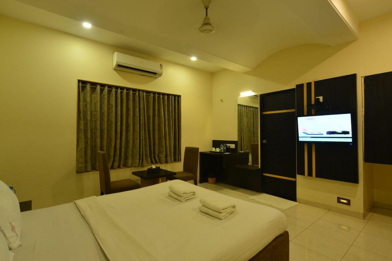 Hotel Jhankar Palace Dhule Экстерьер фото