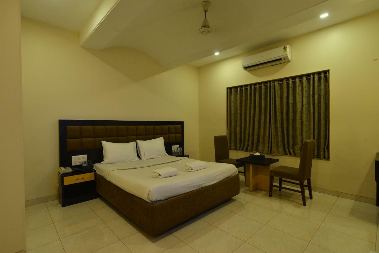 Hotel Jhankar Palace Dhule Экстерьер фото