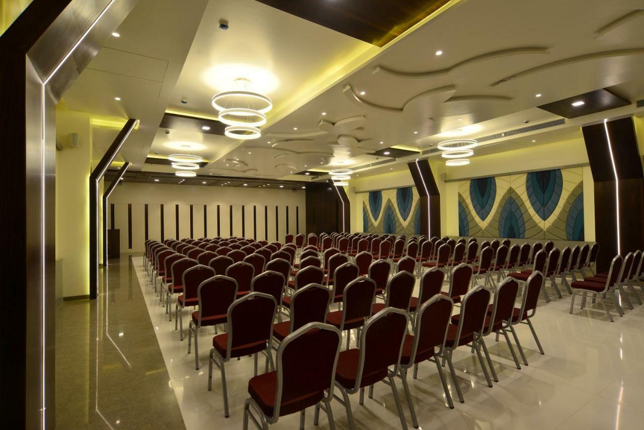 Hotel Jhankar Palace Dhule Экстерьер фото