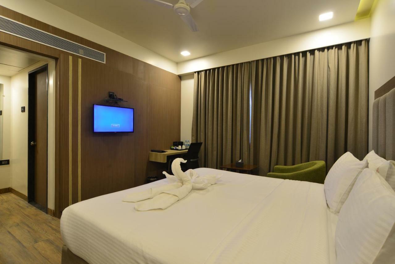 Hotel Jhankar Palace Dhule Экстерьер фото