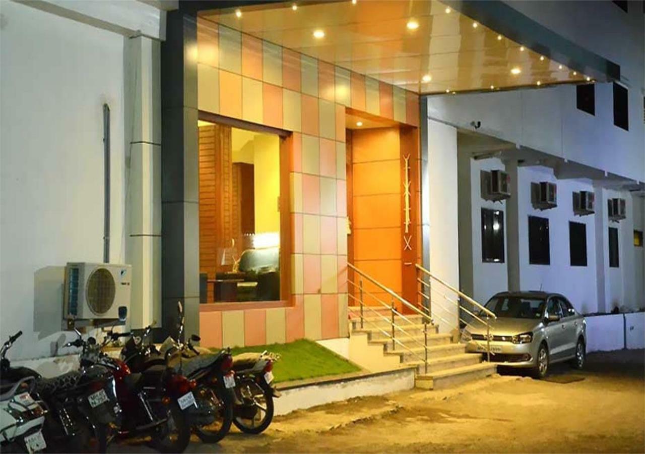 Hotel Jhankar Palace Dhule Экстерьер фото