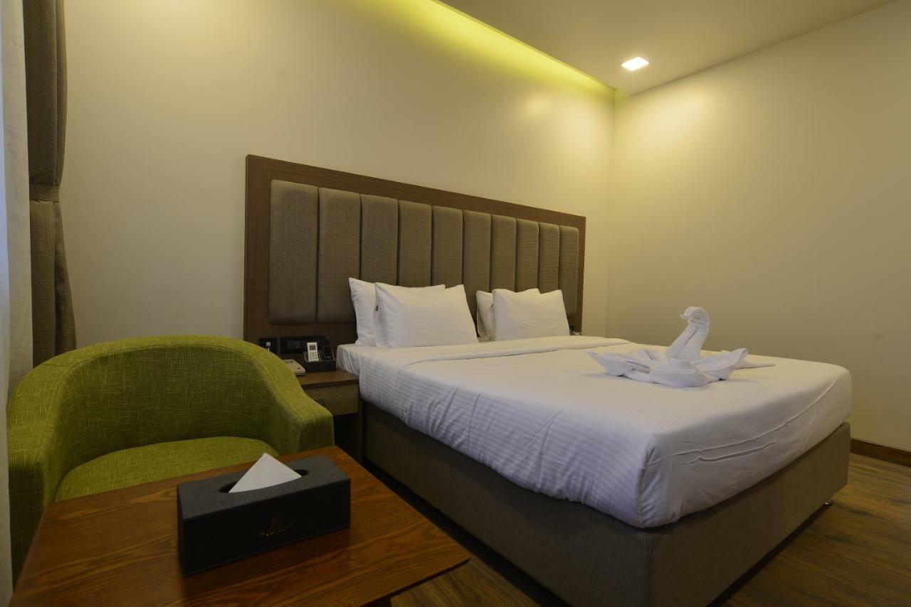 Hotel Jhankar Palace Dhule Экстерьер фото