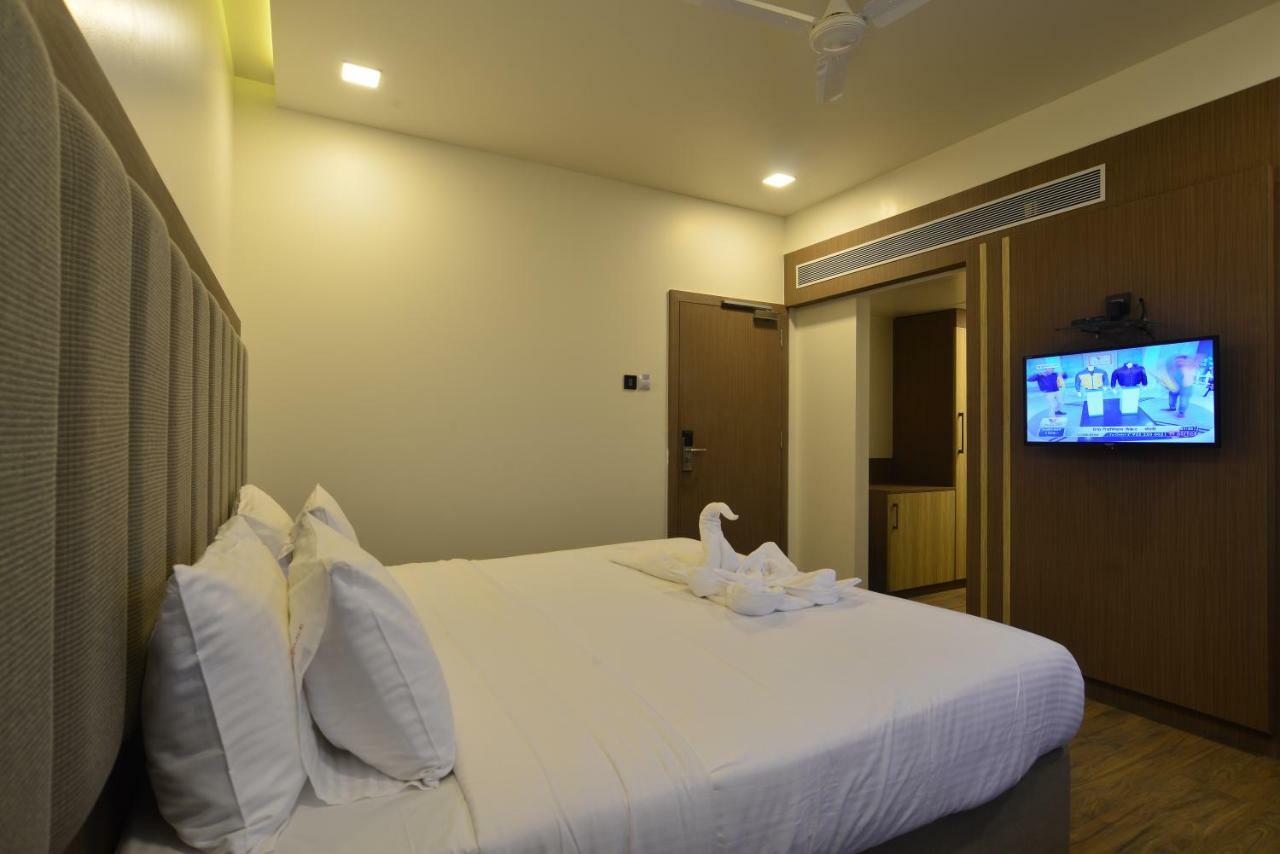 Hotel Jhankar Palace Dhule Экстерьер фото